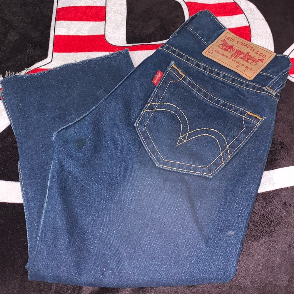 Levi Ankle Cut Off Frayed Pants